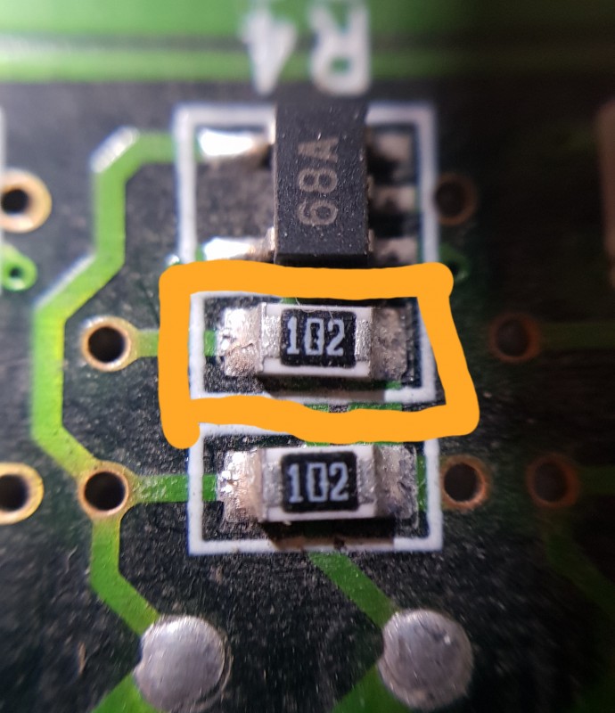 Ésta resistencia es la que me da ése valor.